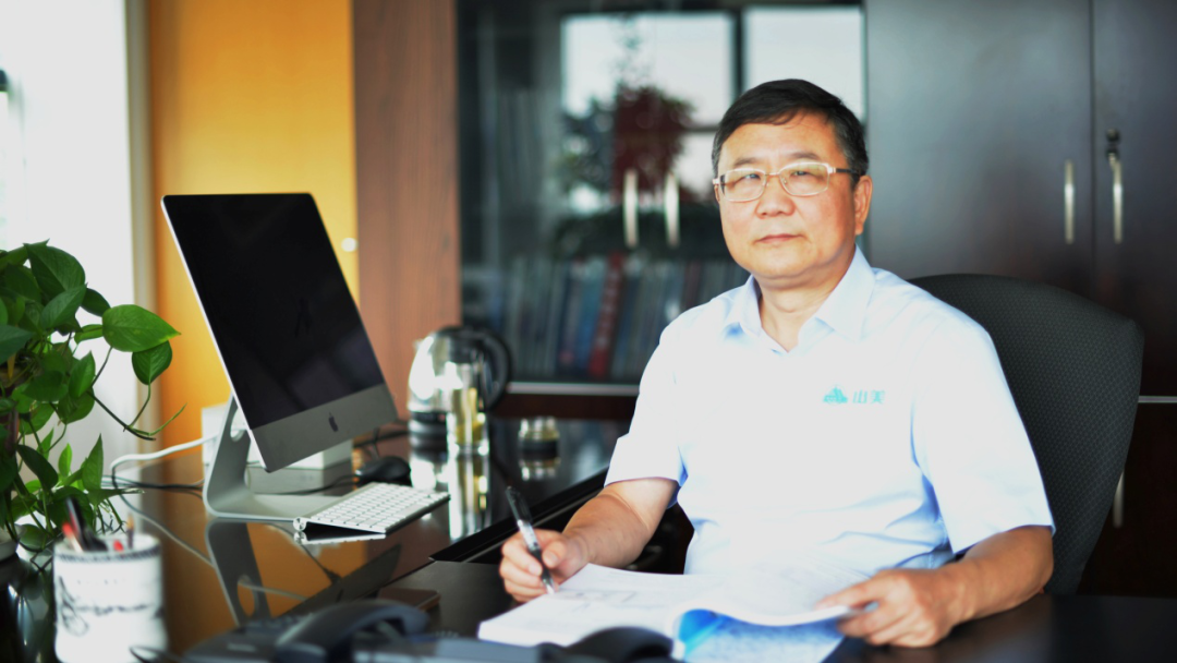 楊安民從業(yè)卅五周年系列報道--“三十五年磨一劍，山更美，業(yè)更精”專訪