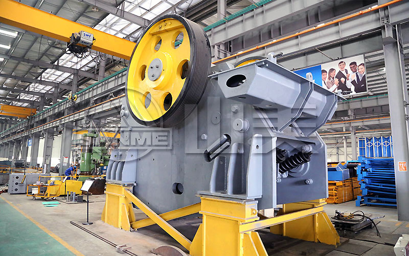 900*1200鄂式破碎機(jī)多少錢一臺(tái)？產(chǎn)量如何？