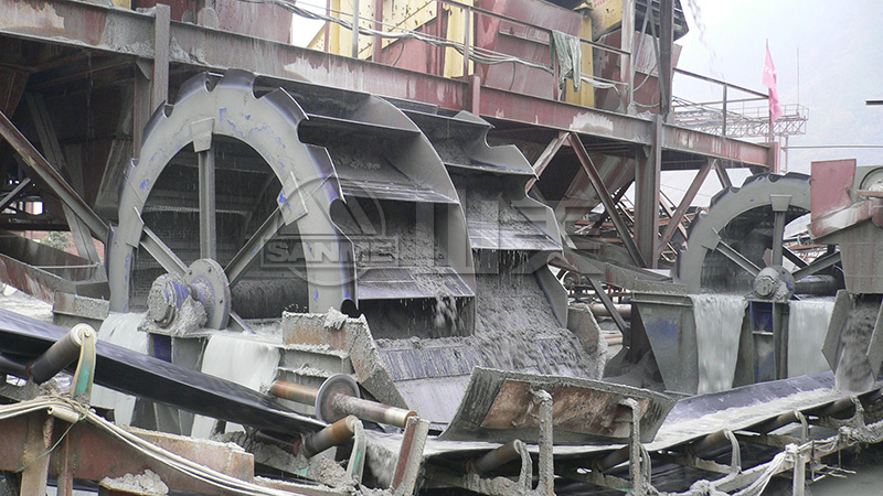 面對(duì)砂石洗砂機(jī)型號(hào)的選擇，輪斗洗砂機(jī)和螺旋洗砂機(jī)哪種更適合？