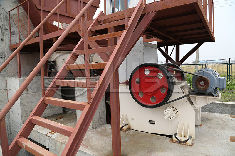 顎式破碎機的保養(yǎng)需要注意哪些事項？