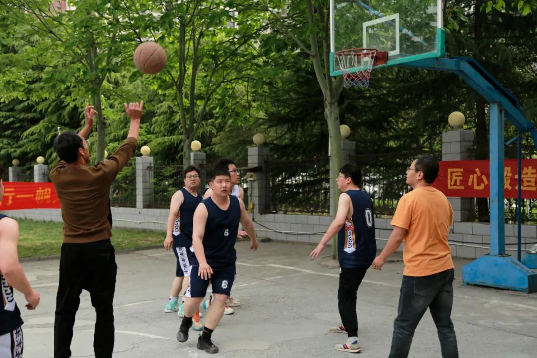 上海山美股份2025春季運動會火熱啟幕！拔河、籃球預(yù)賽燃情開戰(zhàn)