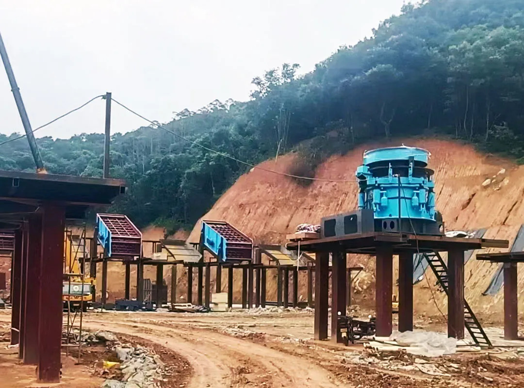 5臺花崗巖SMS5000大型多缸液壓圓錐破碎機(jī)服務(wù)于廣西時產(chǎn)1400噸花崗巖骨料項目